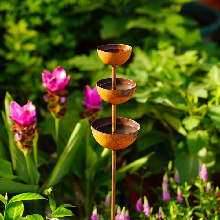 Rust-Style Garden Rainwater Decor