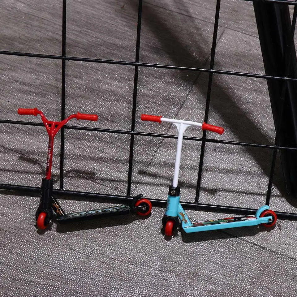 Mini Finger Skateboard Set